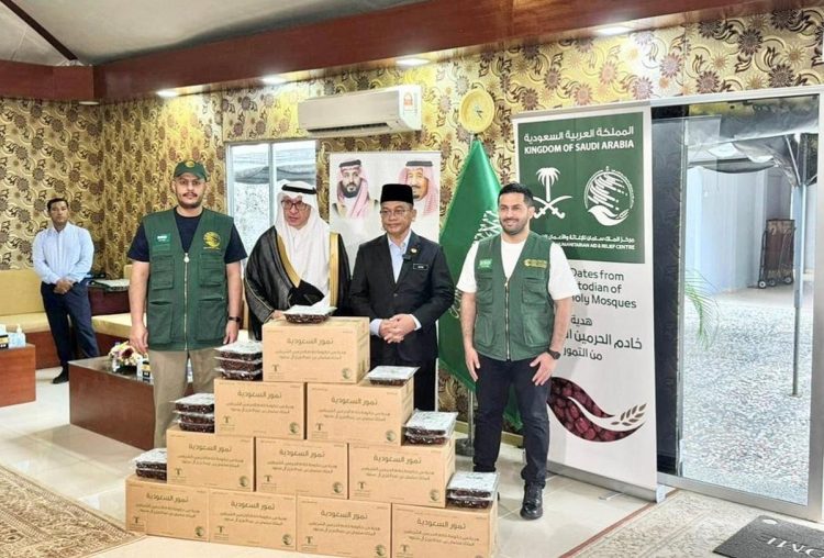 «سلمان للإغاثة» يسلم 25 طنًا من التمور هدية المملكة لماليزيا