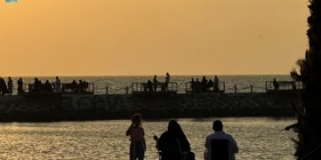 شواطئ جازان تنبض بالحياة في أجواء فريدة