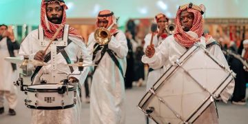 عروض عالمية وموروثات شعبية تجذب زوار «شتاء درب زبيدة» في لينة التاريخية