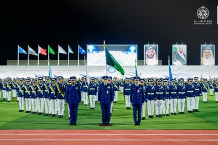 معهد الدراسات الفنية للقوات الجوية يحتفي بتخريج الدورة 141