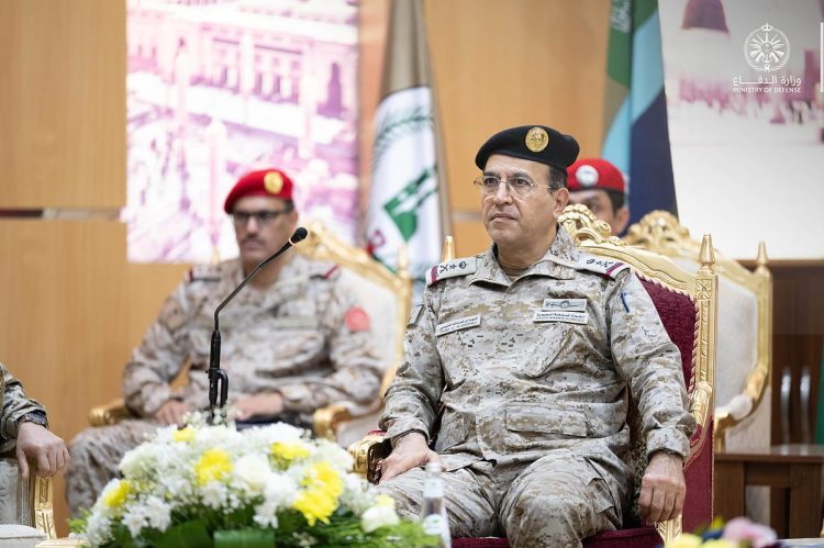  نائب رئيس هيئة الأركان يتفقد قيادة عدة مناطق