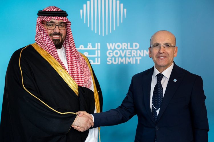 وزير الاقتصاد والتخطيط يبحث تعزيز التعاون مع وزير الخزانة والمالية التركي