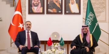 وزير الخارجية ونظيره التركي يبحثان المستجدات الإقليمية
