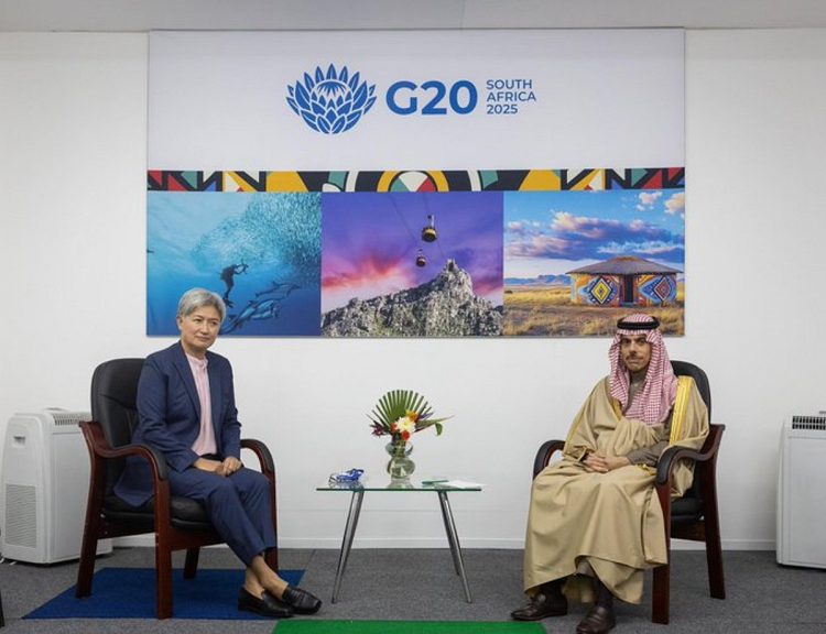 وزير الخارجية يبحث سبل تعزيز وتطوير العلاقات المشتركة مع نظيرته الأسترالية 