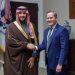 وزير الدفاع يستعرض مع وزير الخارجية الأمريكي التحديات
