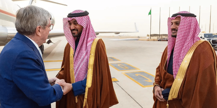 وزير الرياضة يستقبل رئيس الأولمبية الدولية في الرياض