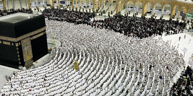 جدول أئمة صلاة التراويح في الحرم المكي العشر الأوائل من رمضان 1446