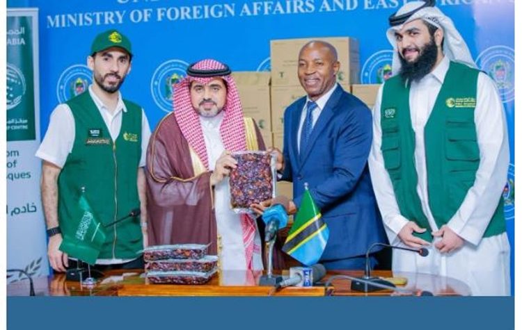 «سلمان للإغاثة» يسلّم 25 طنًا من التمور هدية المملكة لجمهورية تنزانيا المتحدة