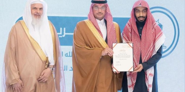 محافظ الأحساء يكرّم الفائزين بجائزة خادم الحرمين الشريفين لحفظ القرآن الكريم