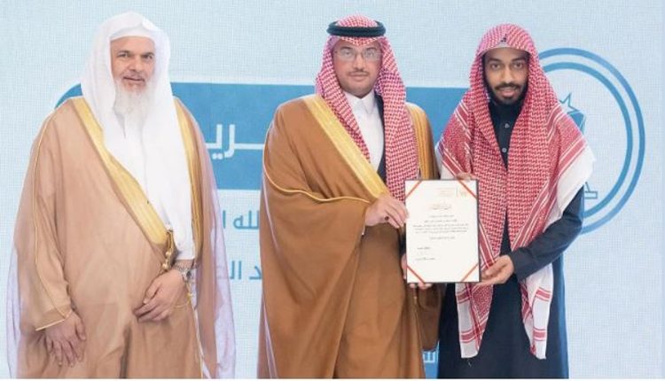 محافظ الأحساء يكرّم الفائزين بجائزة خادم الحرمين الشريفين لحفظ القرآن الكريم