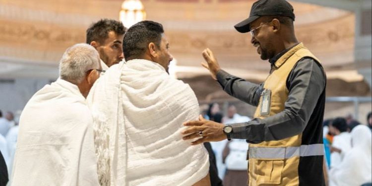 حرصًا على سلامتهم.. خدمات إرشادية وتنظيمية متكاملة لضيوف الرحمن بالمسجد الحرام