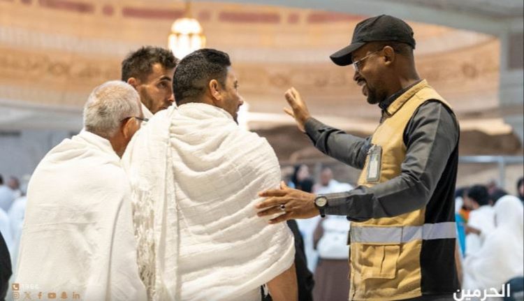 حرصًا على سلامتهم.. خدمات إرشادية وتنظيمية متكاملة لضيوف الرحمن بالمسجد الحرام