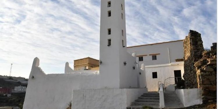 مشروع ولي العهد لتطوير المساجد التاريخية يحافظ على الاستدامة المطبقة قبل 271 عامًا في مسجد الحصن الأسفل