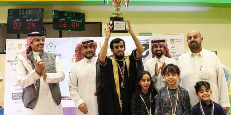 «الحصان الأسود» .. بطل منافسات كرة القدم للصالات في نادي الحزم