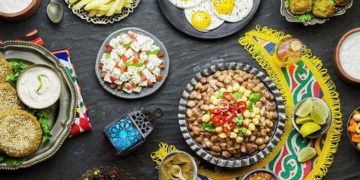 أخصائية تغذية علاجية توضح الأطعمة المفيدة لتقليل العطش خلال نهار رمضان