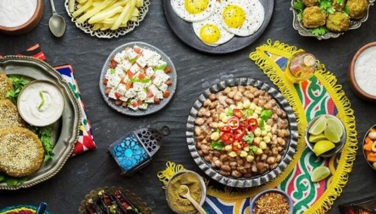 أخصائية تغذية علاجية توضح الأطعمة المفيدة لتقليل العطش خلال نهار رمضان