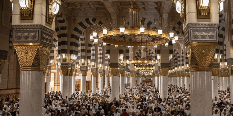 أكثر من 14 مليون زائر للمسجد النبوي خلال النصف الأول من شهر رمضان