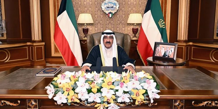 أمير الكويت: بعض دعاة الفتنة يحاولون شق وحدة الصف من خلال ملف الجنسية
