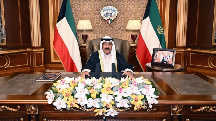 أمير الكويت: بعض دعاة الفتنة يحاولون شق وحدة الصف من خلال ملف الجنسية