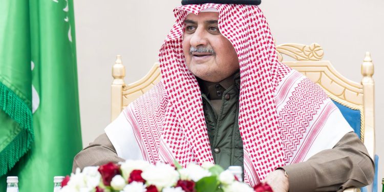 أمير منطقة تبوك يلتقي اهالي محافظه تيماء