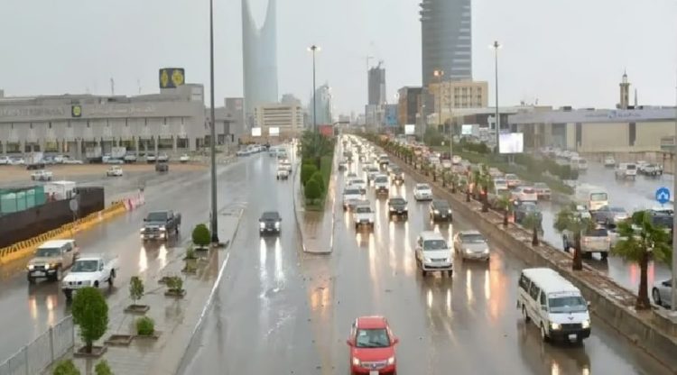 الأرصاد عن طقس الإثنين: أمطار رعدية ورياح نشطة على عدة مناطق