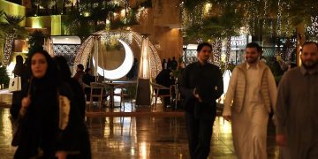 الخيم الرمضانية في الرياض.. ملامح الضيافة والتآخي في ليالي الشهر الفضيل