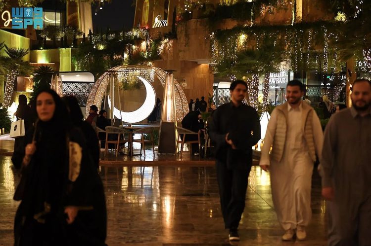 الخيم الرمضانية في الرياض.. ملامح الضيافة والتآخي في ليالي الشهر الفضيل