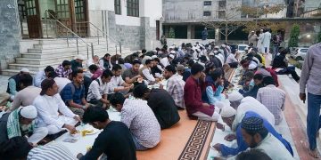 الشؤون الإسلامية تنفذ برنامج خادم الحرمين لتفطير الصائمين في الهند والدول المجاورة