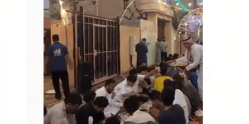“حارة الأحمدي” تصنع الحدث بأطول مائدة رمضانية في جازان وتُخلّد 20 عاماً من العطاء