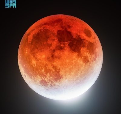 خسوف كُلّي للقمر الجمعة