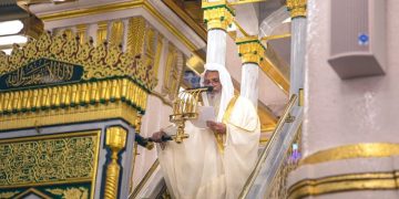 خطيب المسجد النبوي: الزكاة تنفي عن المجتمع وحر الصدور وتشيع المودة والتسامح بين الناس