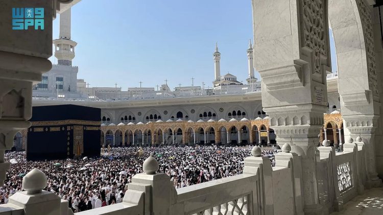 رئاسة الشؤون الدينية تعلن نجاح خطتها التشغيلية في ليلة السابع والعشرين بالحرمين الشريفين