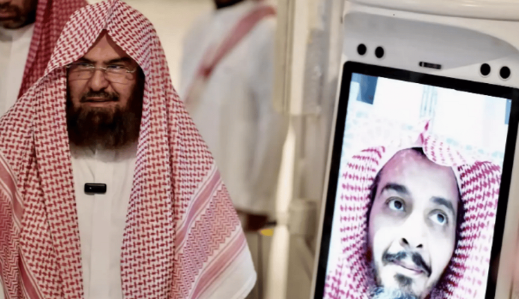 رئيس الشؤون الدينية يدشن "روبوت منارة" لإجابة السائلين في المسجد الحرام