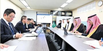 رئيس هيئة الغذاء والدواء يبحث تعزيز التعاون مع اليابان في مجال التكنولوجيا الطبية