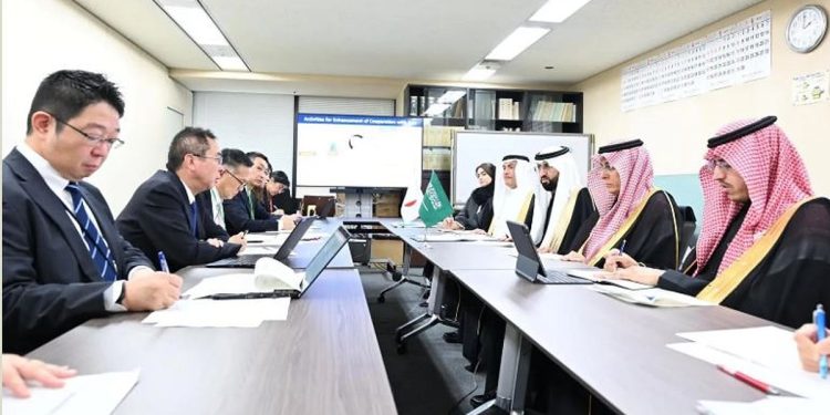 رئيس هيئة الغذاء والدواء يبحث تعزيز التعاون مع اليابان في مجال التكنولوجيا الطبية