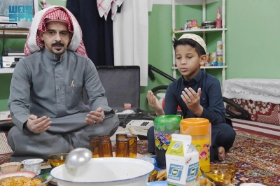 سعودي يعيد إحياء ذكريات رمضان بـ'مجلس الثمانينات'