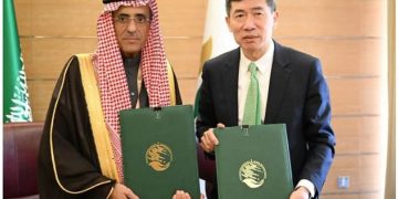 «سلمان للإغاثة» يوقّع اتفاقية تعاون لاحتواء تسرب الوقود والأسمدة جراء غرق «روبيمار» في البحر الأحمر