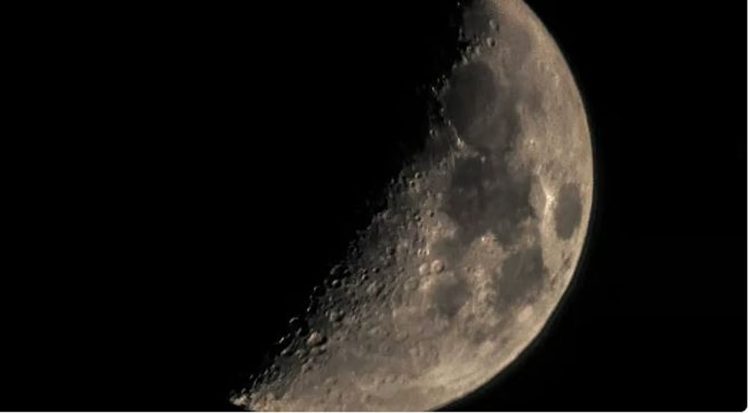 فلكية جدة: «قمر رمضان» في التربيع الأخير.. اليوم