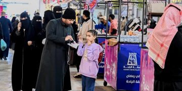 ليالي رمضان بسوق البلد بالباحة تجذب الزوار والأهالي