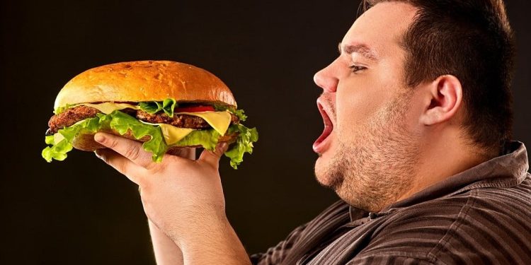 مؤشرات تكشف عن إصابة الشخص باضطراب الطعام.. ومختصة توضح