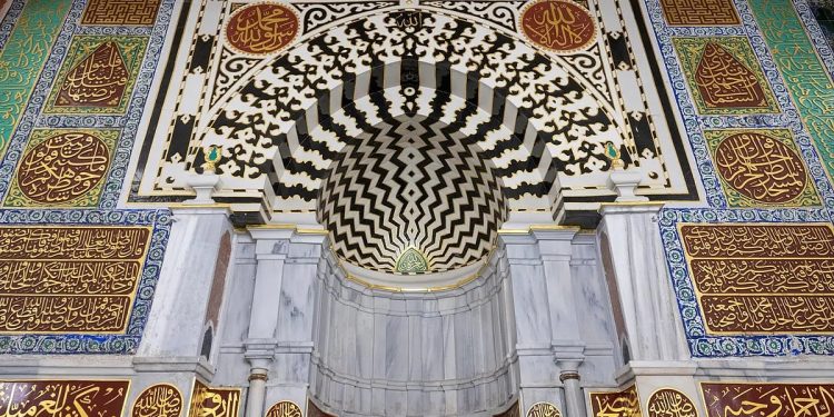 محاريب المسجد النبوي.. لمسات معمارية إسلامية ميزتها النقوش البديعة