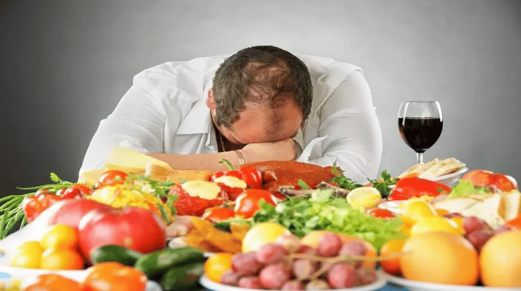 مختصة توضح أبرز مؤشرات الإصابة باضطراب الطعام