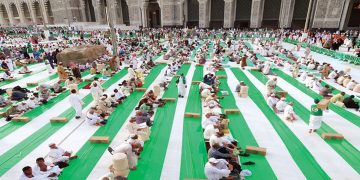 وزارة الحج تقدم 4 نصائح لنظافة الحرم بعد الإفطار