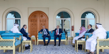 وزير الخارجية يشارك في اجتماع بشأن فلسطين في الدوحة
