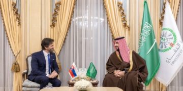 وزير الدفاع يبحث مع نظيره السلوفاكي المستجدات