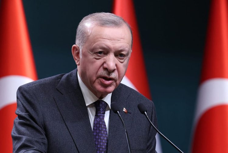 أردوغان يعايد اليهود الأتراك بعيد "البيساح" ويتمنى لهم السلام