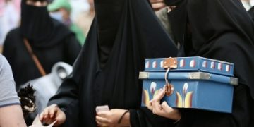 احتفالات الأهالي بالعيد ترسم لوحة بهيجة