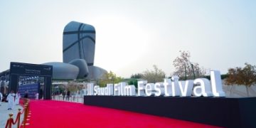 افتتاح مهرجان أفلام السعودية بتكريم الفنان إبراهيم الحساوي