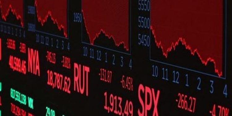 الأسواق العالمية تتجه لتسجيل أسوأ أداء أسبوعي منذ مارس 2020.. والصين تلوذ بالذهب