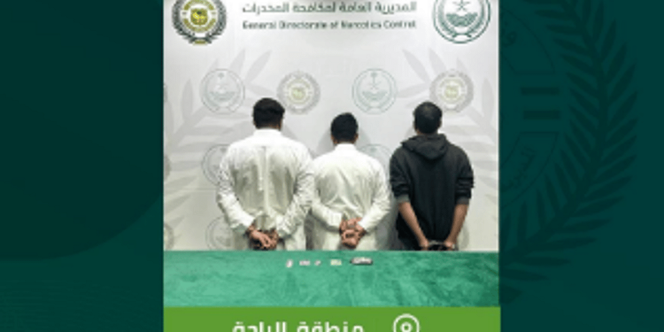 القبض على 3 أشخاص بمنطقة الباحة لترويجهم مواد مخدرة